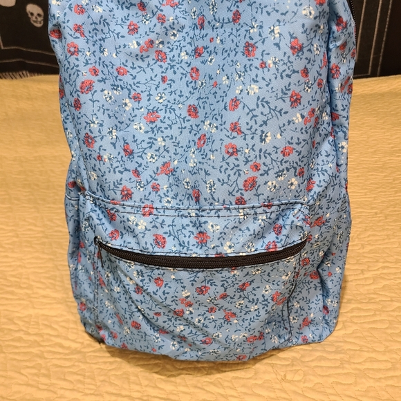 Floral print backpack. - Picture 2 of 9
